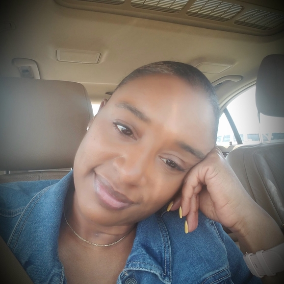Poshmark profile picture for @precocious